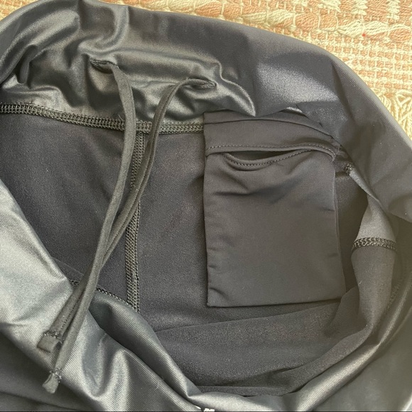 Charli Cohen Designer Activewear HighWaist Laser
Capri Legging Large Retail $275 - Picture 12 of 13